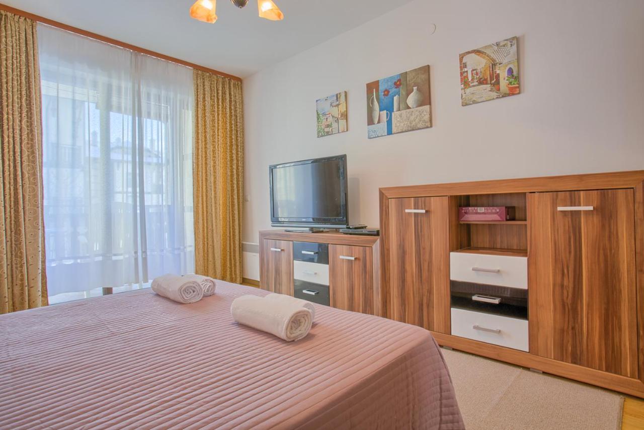 Cozy One-Bedroom Apartment With Nature View By Flat Mаnager ราซล็อก ภายนอก รูปภาพ